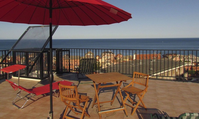 Laigueglia Apartment | Lovely apartment for 6 people with WIFI, A/C, terrace, pets allowed, panoramic view and parking