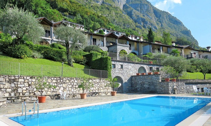 Valsolda Apartment | Lovely apartment for 4 people with pool, WIFI, TV, terrace and pets allowed