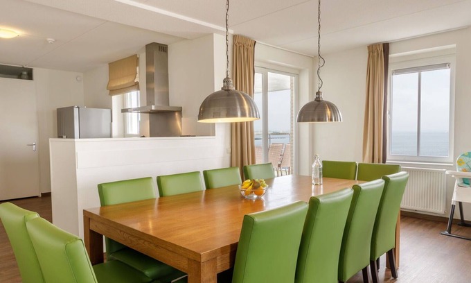 Zeewolde Apartment | Lovely apartment for 12 people with hot tub, WIFI, pool, TV, balcony and parking