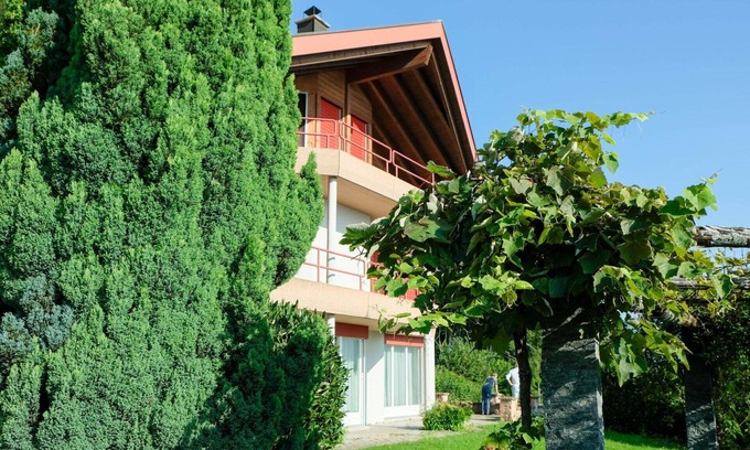 Spiez Apartment | Lovely apartment for 12 guests with WIFI, TV, balcony and pets allowed