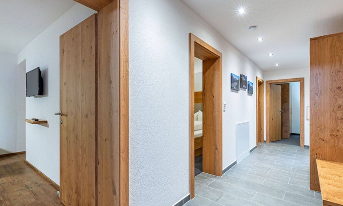 Kappl Apartment | Lovely apartment for 15 people with WIFI, TV and terrace