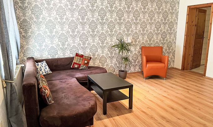 Sudarle Apartment | Lovely apartment for 2 guests with WIFI, TV, terrace, pets allowed and parking