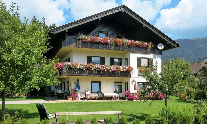 Arriach Apartment | Lovely apartment for 4 guests with WIFI, TV and balcony