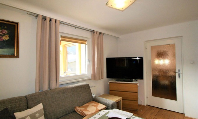 Axams Apartment | Lovely apartment for 4 guests with TV, patio and pets allowed
