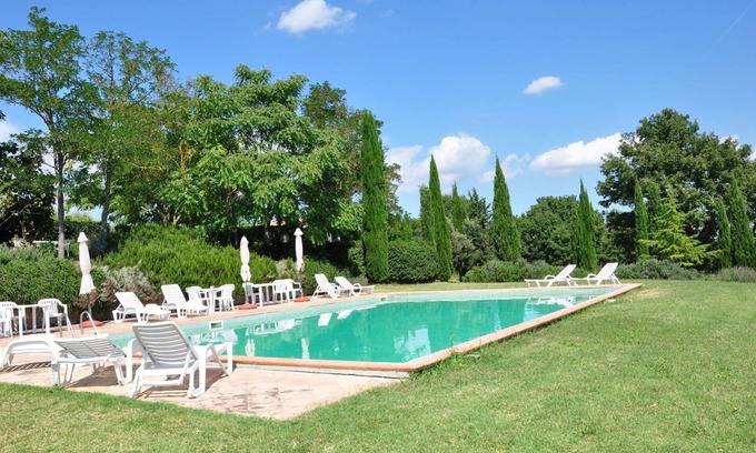 Il Poggio Apartment | Lovely apartment for 4 guests with pool, WIFI, TV, pets allowed, panoramic view and parking