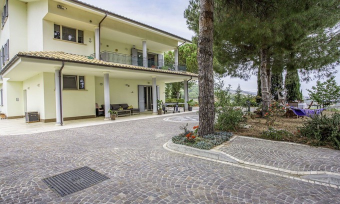 Pineto Apartment | Lovely apartment for 4 guests with A/C, WIFI, TV, terrace, pets allowed, panoramic view and park.
