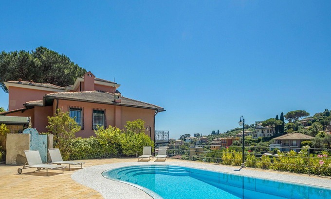 Rapallo Apartment | Lovely apartment for 4 people with pool, A/C, TV and patio