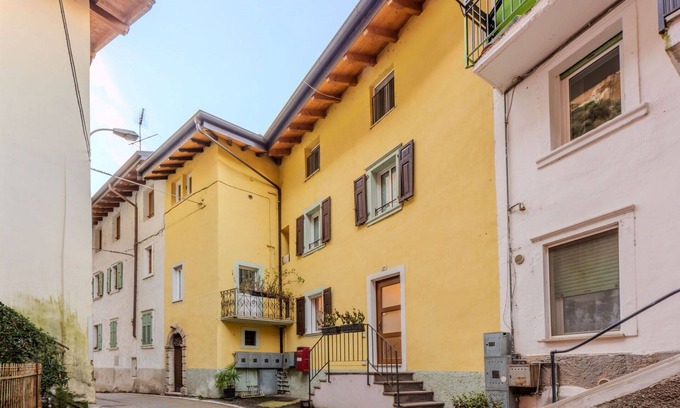 Riva del Garda Apartment | Lovely apartment for 4 people with A/C, WIFI, TV, terrace, pets allowed and parking
