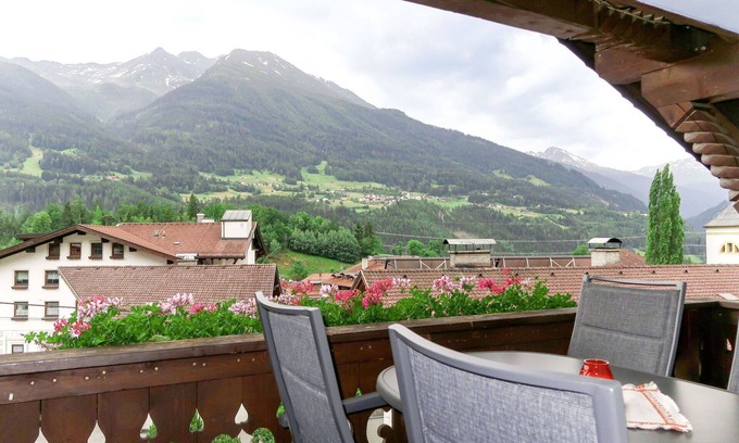 Grins Apartment | Lovely apartment for 5 guests with WIFI, TV and balcony