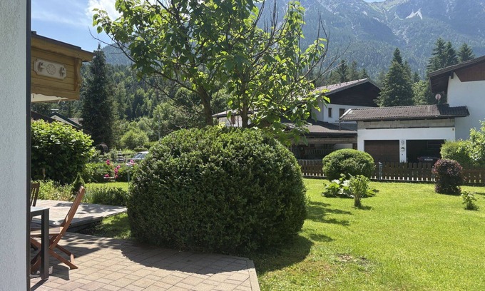 Weissenbach am Lech Apartment | Lovely apartment for 6 guests with WIFI, TV, terrace and pets allowed