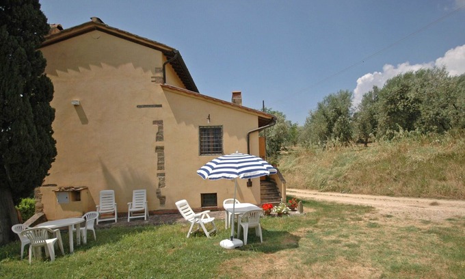 Romola Apartment | Lovely apartment for 6 guests with WIFI, pool, close to Florence