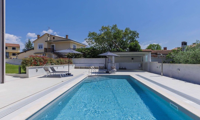 Murine Apartment | Lovely apartment for 6 people with A/C, WIFI, pool, TV, terrace and parking