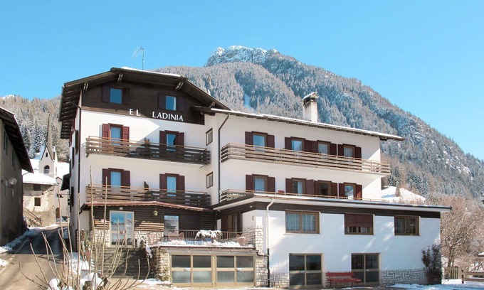 Moena Apartment | Lovely apartment for 7 people with WIFI, TV, patio, pets allowed and parking