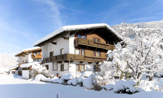 Ramsau im Zillertal Apartment | Lovely apartment for 8 guests with WIFI, TV, balcony and parking