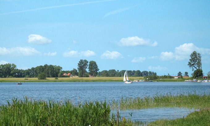 Ummanz Apartment | Lovely apartment for 3 guests with WIFI, TV and balcony
