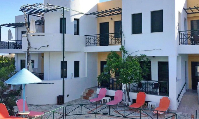 Mirtos Apartment | Lovely apartment for 4 guests with pool, WIFI, A/C, hot tub, TV, terrace and parking