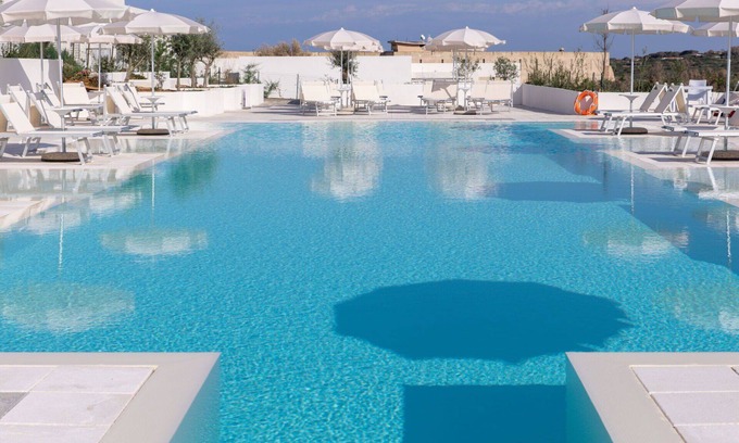 La Pelosa Apartment | Lovely apartment for 4 people with A/C, pool, WIFI, TV, terrace, pets allowed and parking