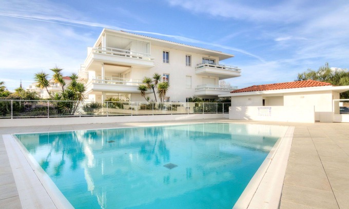 Carqueiranne Apartment | Lovely apartment for 2 people with pool, WIFI, A/C, TV, terrace and parking