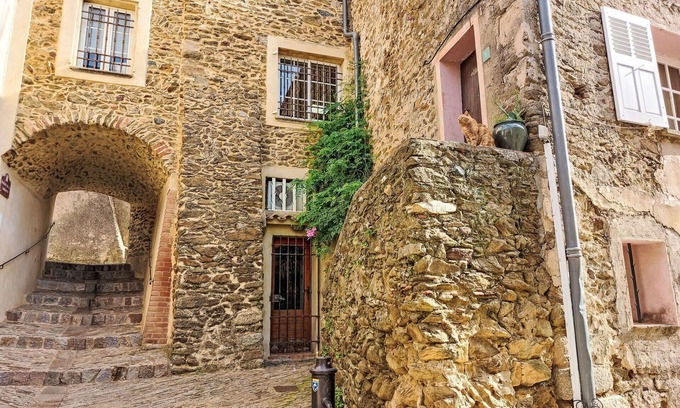 Gassin Apartment | Lovely apartment for 4 people with pool, A/C, WIFI, patio and pets allowed