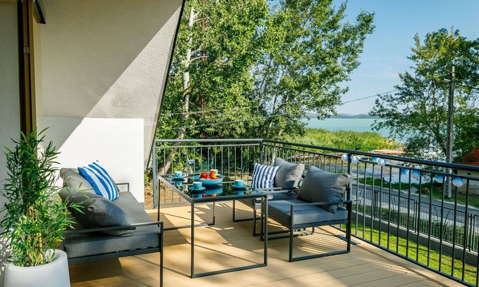 Balatonszarszo Apartment | Lovely apartment for 7 guests with A/C, WIFI, TV and terrace