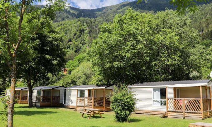 Muhldorf House | Lovely apartment in villa for 4 guests with A/C, WIFI, TV, terrace, pets allowed and panoramic v.