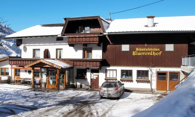 Distelberg Villa | Lovely apartment in villa for 9 guests with pool, WIFI, TV, terrace and parking