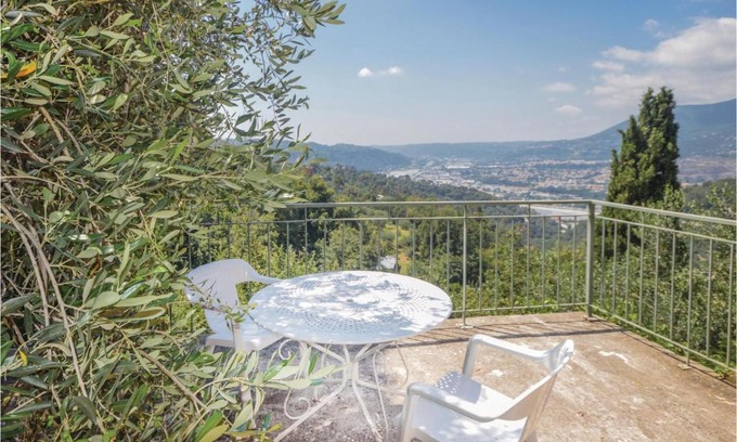 Porcio Apartment | Lovely Apartment In Castagniers