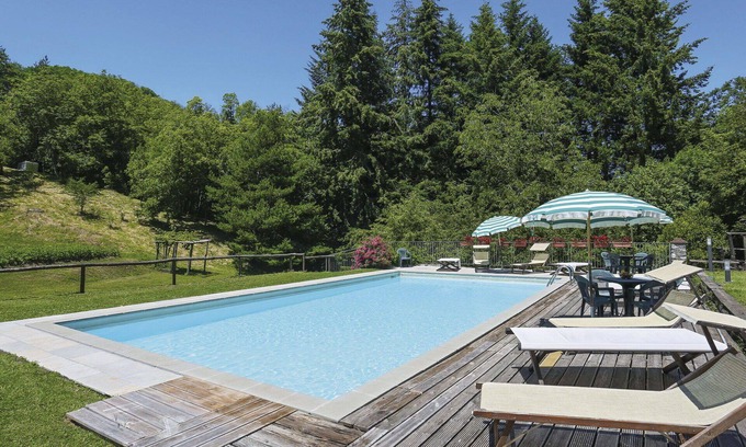 Molazzana Villa | Lovely apartment in villa for 4 guests with pool, WIFI, TV and terrace