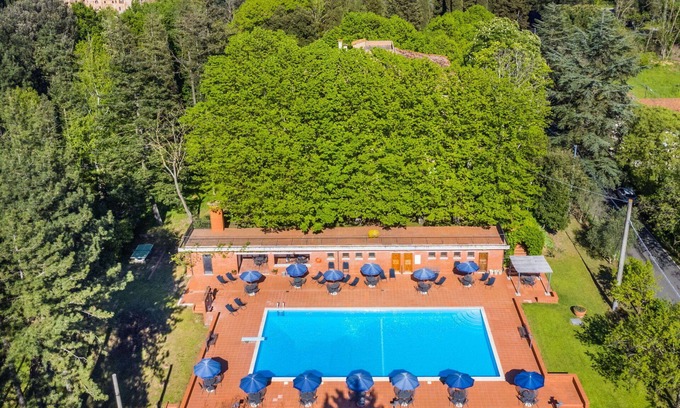 San Vivaldo Villa | Lovely apartment in villa for 8 guests with WIFI, pool, TV, terrace and pets allowed
