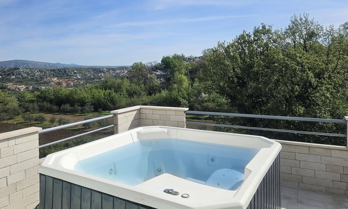Kucice Apartment | Lovely apartment in Kucice with WiFi