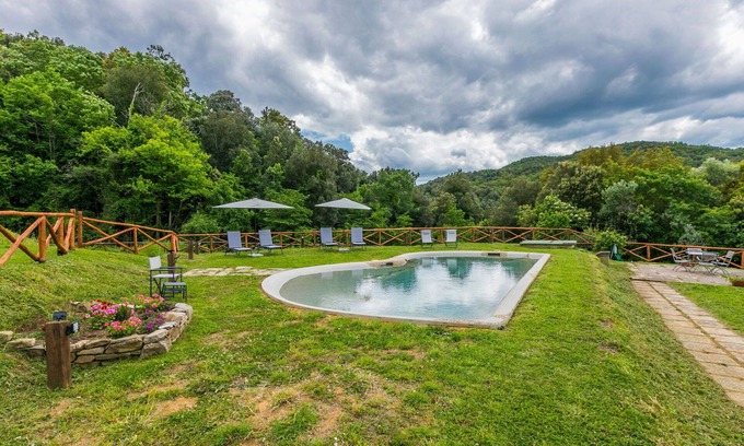 Castagneto Carducci Villa | Lovely apartment in villa for 4 people with A/C, pool, WIFI, TV, pets allowed and parking