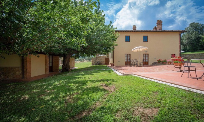 San Gimignano Villa | Lovely apartment in villa for 4 people with pool, WIFI, A/C and TV