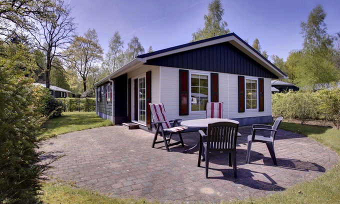 Municipality of Dalfsen House | Lovely apartment in villa for 4 guests with WIFI, pool, TV, terrace and parking