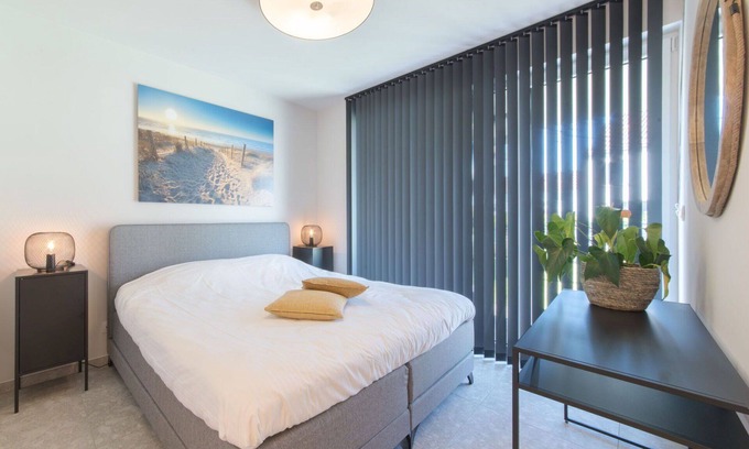 Belgian Coast House | Lovely apartment in villa for 4 guests with WIFI, A/C, TV, balcony and parking