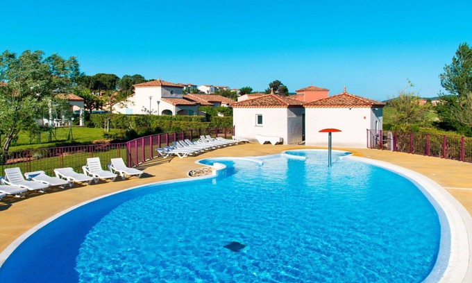 Homps House | Lovely apartment in villa with WIFI, pool, hot tub, TV, terrace, pets allowed and parking