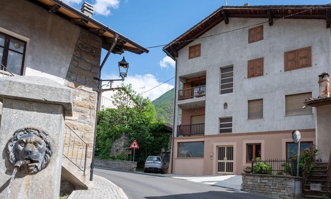 Fenis Apartment | Lovely apartment for 2 people with WIFI, TV, terrace and parking