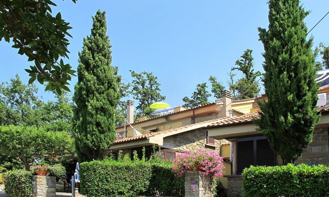 San Baronto Apartment | Lovely apartment for 2 people with WIFI, pool, TV, terrace, pets allowed, panoramic view and par.