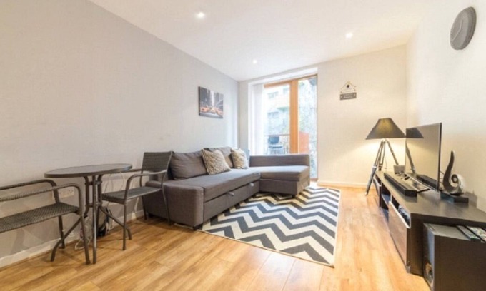 Barking Apartment | Lovely apartment next to Barking Station