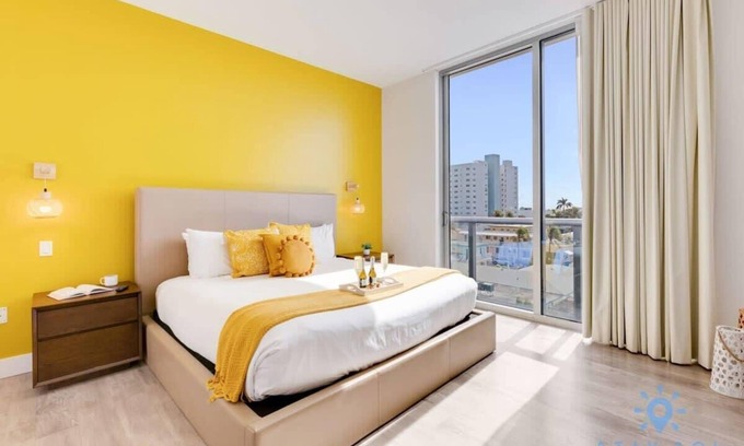 Hollywood Lakes Apartment | Lovely Apartment| Rooftop Pool+ Gym