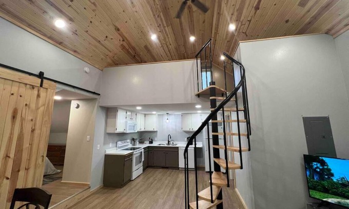 Thief River Falls Apartment | Lovely Apartment on the river located downtown
