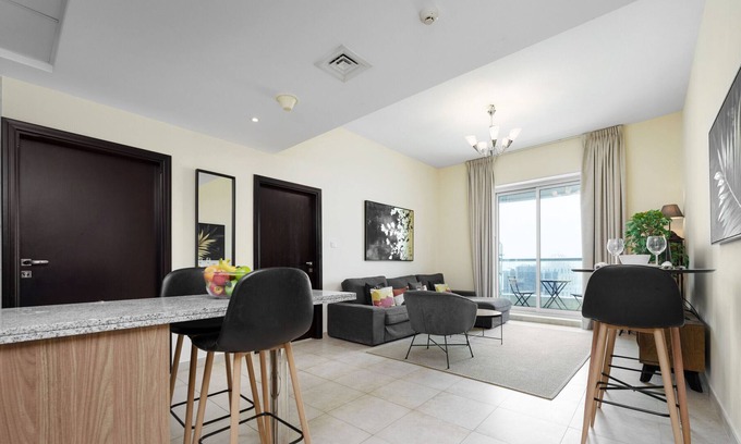 Jumeirah Lake Towers Apartment | Lovely Apt w/ Lake Walkways Close to JBR Beach