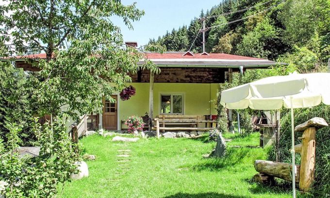 Hollersbach im Pinzgau Apartment | Lovely apartment for 6 guests with WIFI, TV and terrace