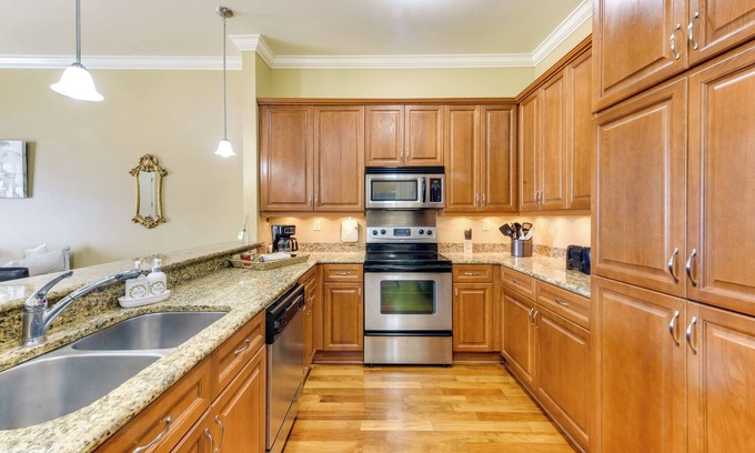 Highlands - Perkins Condo | Lovely Baton Rouge Condo ~ 1 Mi to LSU