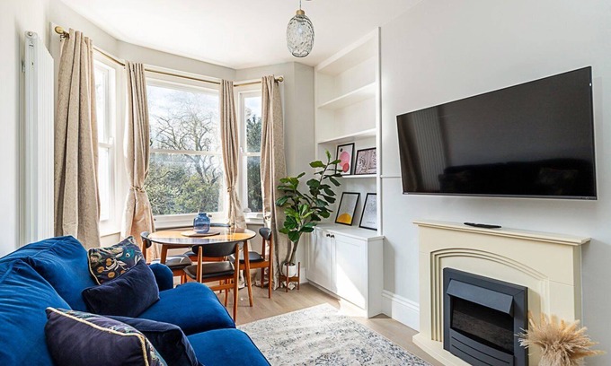 Fulham Apartment | Lovely Bishops Park Flat