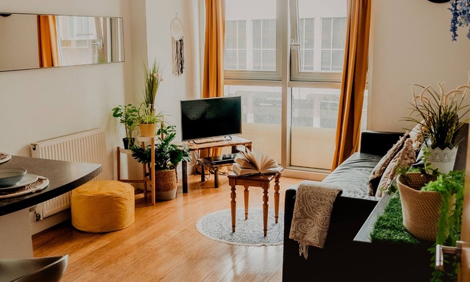 City Centre Glasgow Apartment | Lovely Bohemian Apartment in Heart of City Life