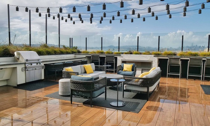 Oakland Apartment | Lovely Brand New Studio Suite-Rooftop Deck-Free Parking-Fitness Center