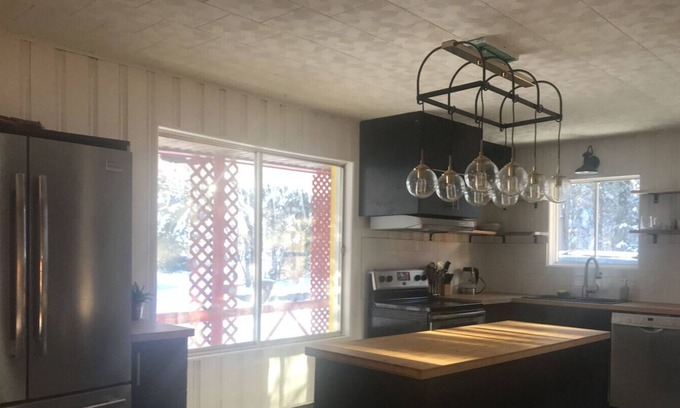 Saint-Hippolyte Cottage | Lovely Cabin close to St- Sauveur