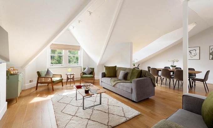 Primrose Hill Apartment | Lovely Central Apartment with Park Views