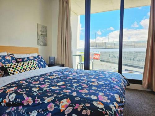 Braddon Apartment | Lovely City 1BR Apt Free Parking & Facing Mall