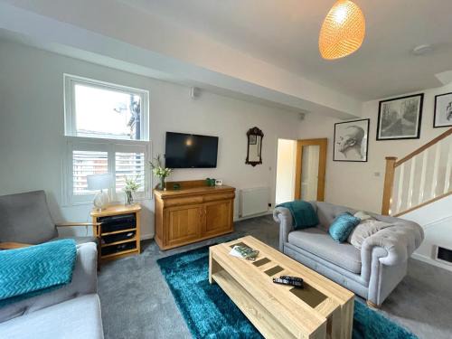 Sheffield Apartment | Lovely Comfortable 3BR House with Parking